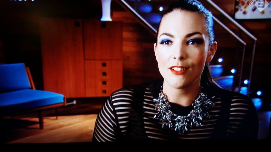 Meubels van OnS uitreiking Mijlpaal radio 2 Caro Emerald